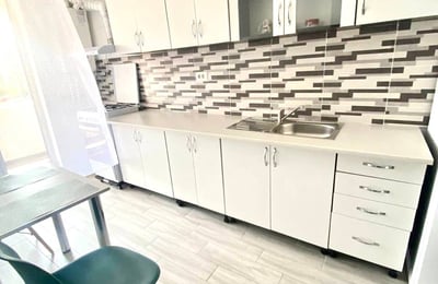 Alquiler de un acogedor apartamento de 1 habitación con cocina independiente y balcón, Chiajna, Bucarest, Rumanía